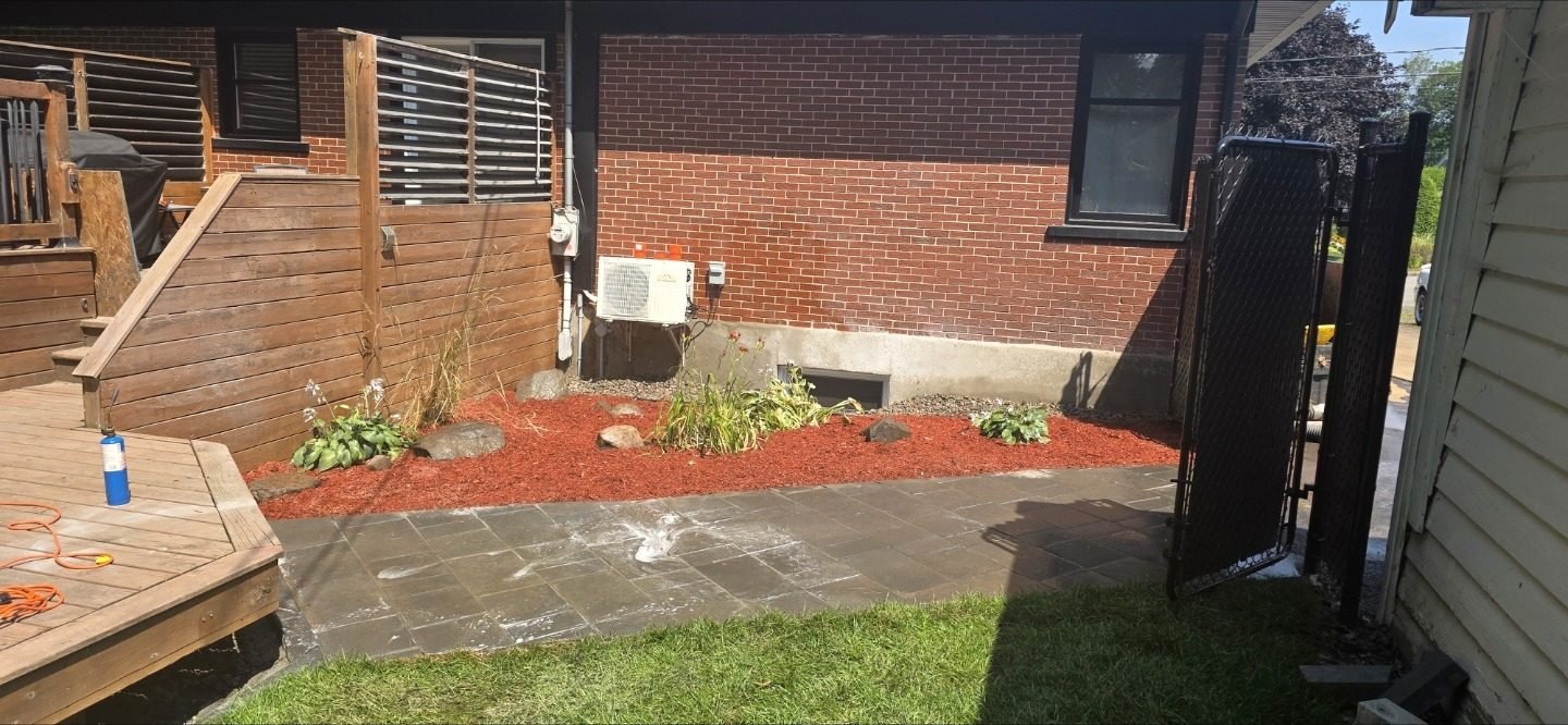 Aménagement paysager — plate-bande et patio